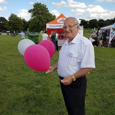 Small giving away balloons at the end of the suffolk dog show 2017